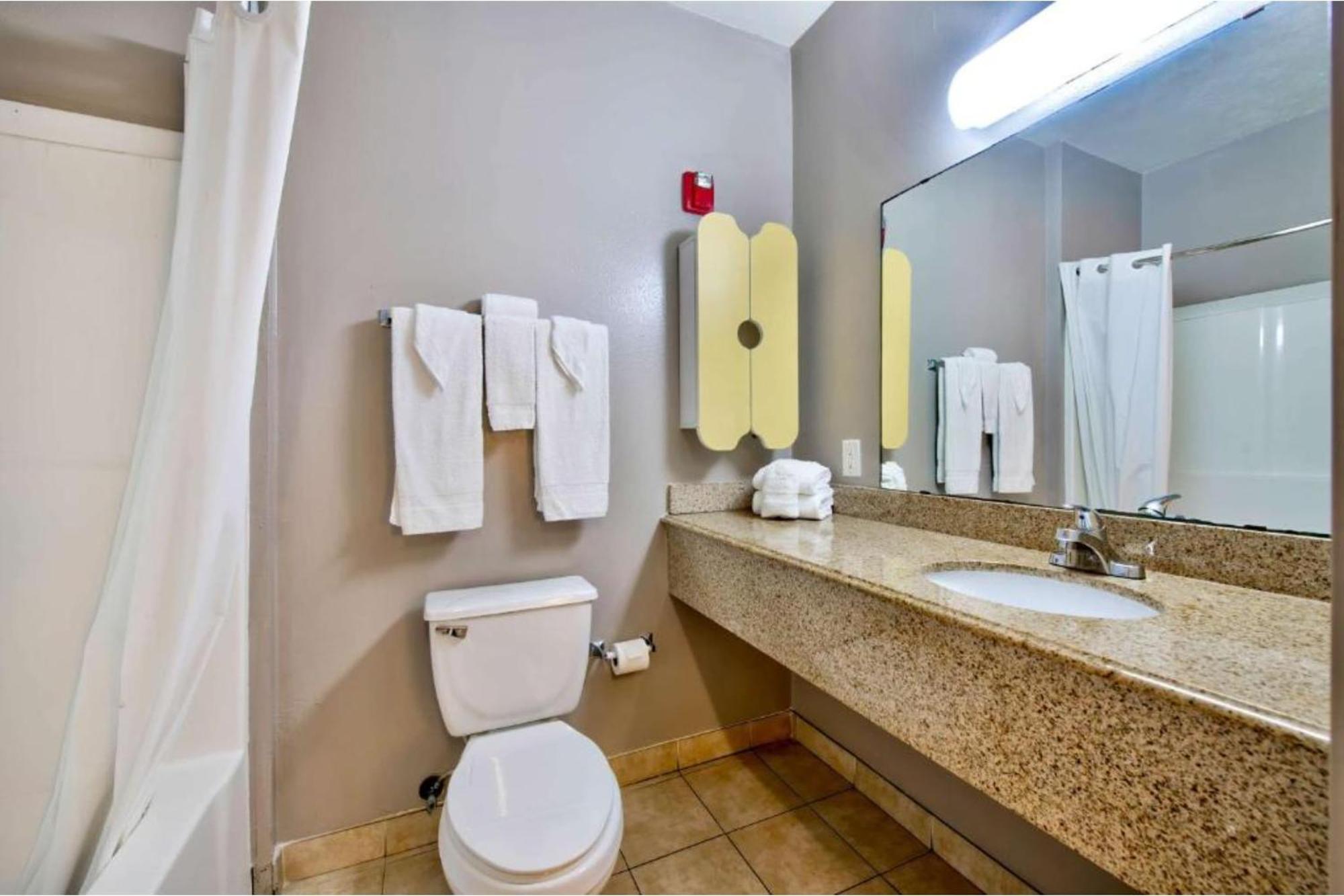Oyo Townhouse Beaumont Medical Center Area Hotell Exteriör bild